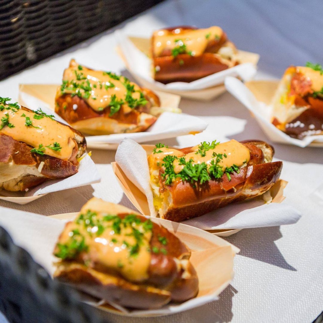 Tiny pretzel Hot Dogs - prefect for catering or Hot Dog Parties!

 🌭👼🏼🥖 🌭👼🏼🥖 🌭👼🏼🥖

#tiny #hotdog #catering #party #thebest
