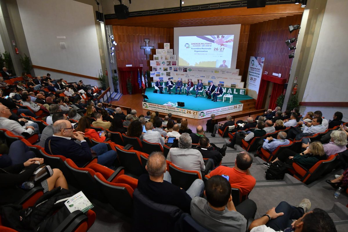 fai_cisl's tweet photo. #27ottobre #Roma 𝙎𝙞𝙣𝙚𝙧𝙜𝙞𝙚 𝙢𝙞𝙡𝙞𝙩𝙖𝙣𝙩𝙞 𝙥𝙚𝙧 𝙜𝙪𝙞𝙙𝙖𝙧𝙚 𝙞𝙡 𝙘𝙖𝙢𝙗𝙞𝙖𝙢𝙚𝙣𝙩𝙤  @erealacci Pres. @SymbolaFondazio "Anche se siamo diventati 'cripto depressi' dobbiamo ritrovare #entusiasmo. La sfida della sostenibilità #ambientale va affrontata assieme". https://t.co/VG2V2uUYRh