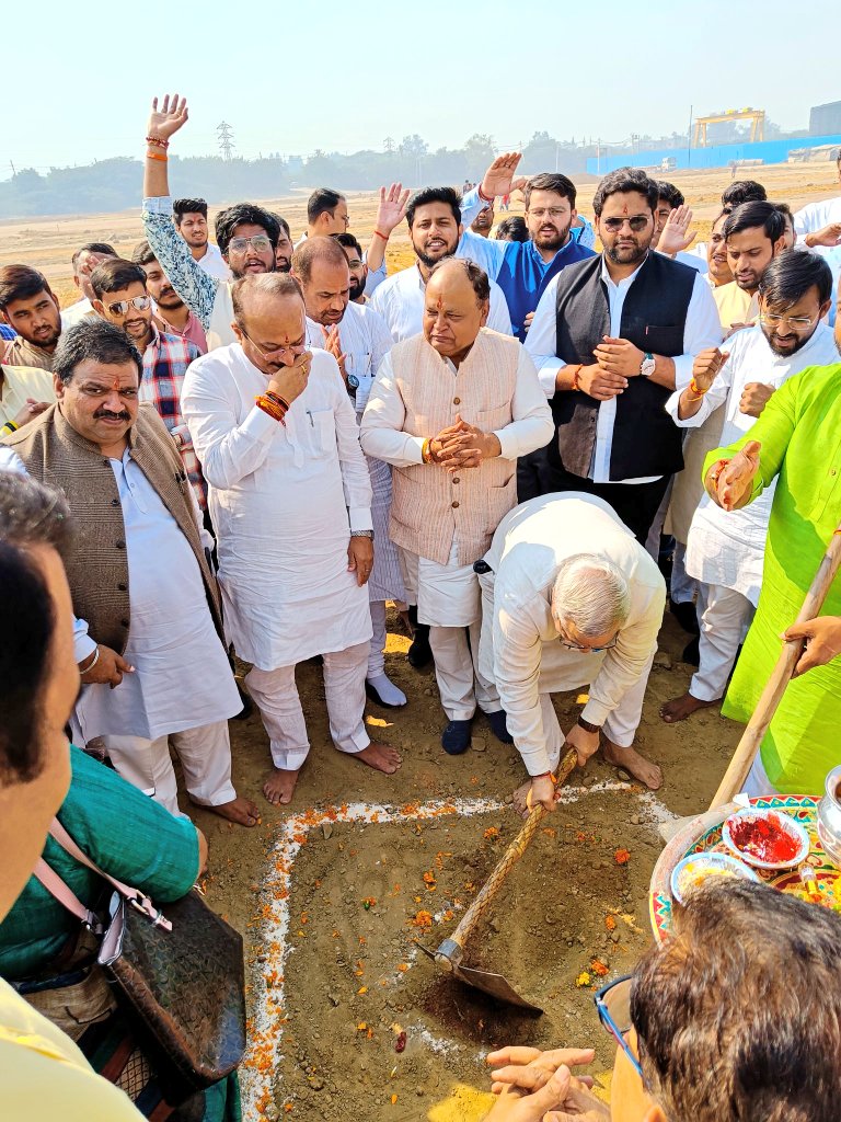 SunilDa79348714's tweet photo. दिल्ली में 7-10 दिसंबर2023 को आयोजित होने जा रहें #69thABVPConf के कार्यक्रम स्थल का भूमि पूजन @RSSorg के अखिल भारतीय प्रचार प्रमुख श्री @SunilAmbekarMजी नेशनल बुक ट्रस्ट के चेयरमैन प्रो.@milindsmaratheजी अभाविप के राष्ट्रीय सह-संगठन मंत्री श्री प्रफुल्ल आकांत,उपस्थिति में संपन्न https://t.co/prSio2elyK