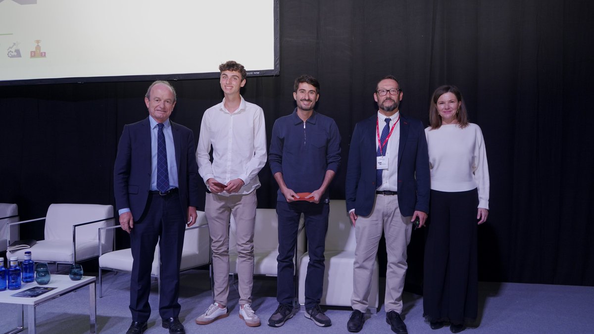 🙌Ayer entregamos los premios en el <a href="/Globalmobcall/">Global Mobility Call</a> 

🎉¡Enhorabuena a los ganadores!

#hackathon #movilidadinteligente 
#upct #upv #lamevaupc #somosupm