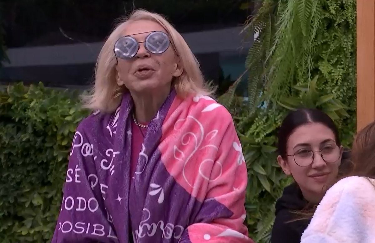 ghoficial's tweet image. Laura: "Cada vez que ponen disfraces las del grupito se lanzan y no dejan nada para nadie"

#GHVIP27O #GHVIP26O 

🔴mitele.es/directo/gh-vip…