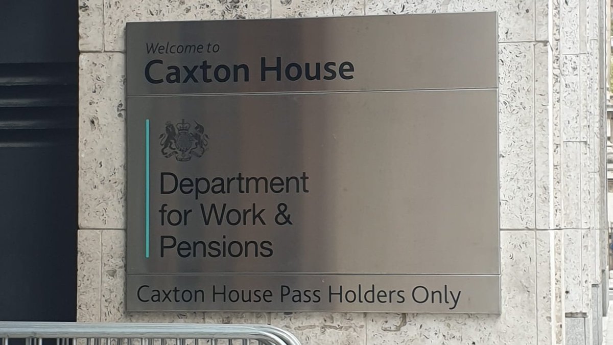 Was great to have the chance to head to the <a href="/DWPgovuk/">Department for Work and Pensions</a> earlier this week to sit down with Pensions Minister, Laura Trott, to chat about her first year in what we both agreed was the best role in govt, discussing AE reforms, value for money, and efforts to improve adequacy...
