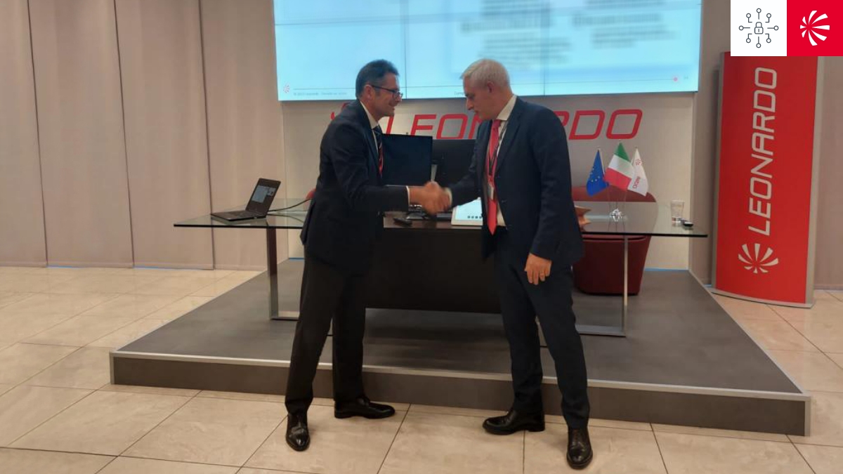 Leonardo_IT's tweet image. La #Cybersecurity multidominio al centro della discussione congiunta, avvenuta presso il #GlobalCybersecurityCenter a #Chieti, tra il Gen. Gagliano del VI Reparto di @SM_Difesa e Andrea Campora, MD @LDO_CyberSec di #Leonardo, per rafforzare l'ecosistema di sicurezza nazionale.