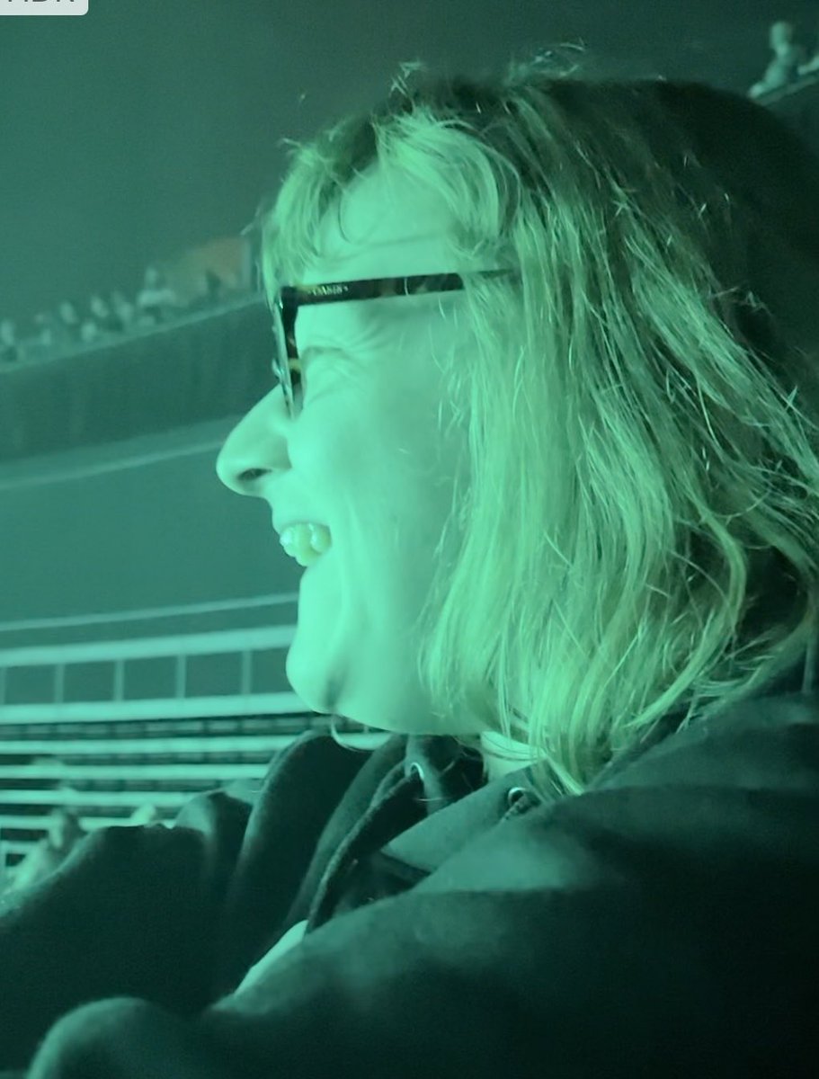 SarahTryon25's tweet photo. Took my daughter to see ⁦@ChemBros⁩ last night, I knew it would be a superbly visual experience for her, she’s profoundly deaf but she felt every beat and I’ve never seen her so animated, engrossed and happy. I cried, lots. ❤️ https://t.co/VcLWk3Sj58