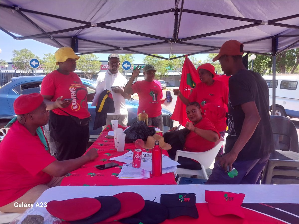 NevilleMakopo's tweet photo. #EFFRedFriday #RegisterToVoteEFF Wonderpark,Karenpark,Amandasig, Rosslyn...#SurburbToSurburb we working the ground. No amount of greeen/gold will deter us,Louis Luyt is shaken! #2024IsOur1994 Powered by ##EFFTshwaneMobilizationTeam @sindane3 @MTshwaku @shaun_dlanjwa @TshwaneEff https://t.co/4F7TzJit09