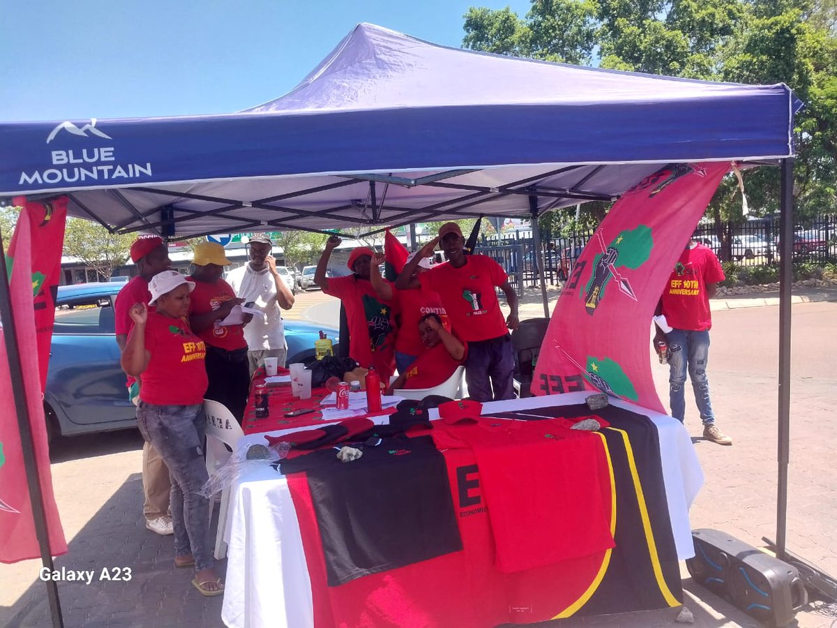 NevilleMakopo's tweet photo. #EFFRedFriday #RegisterToVoteEFF Wonderpark,Karenpark,Amandasig, Rosslyn...#SurburbToSurburb we working the ground. No amount of greeen/gold will deter us,Louis Luyt is shaken! #2024IsOur1994 Powered by ##EFFTshwaneMobilizationTeam @sindane3 @MTshwaku @shaun_dlanjwa @TshwaneEff https://t.co/4F7TzJit09