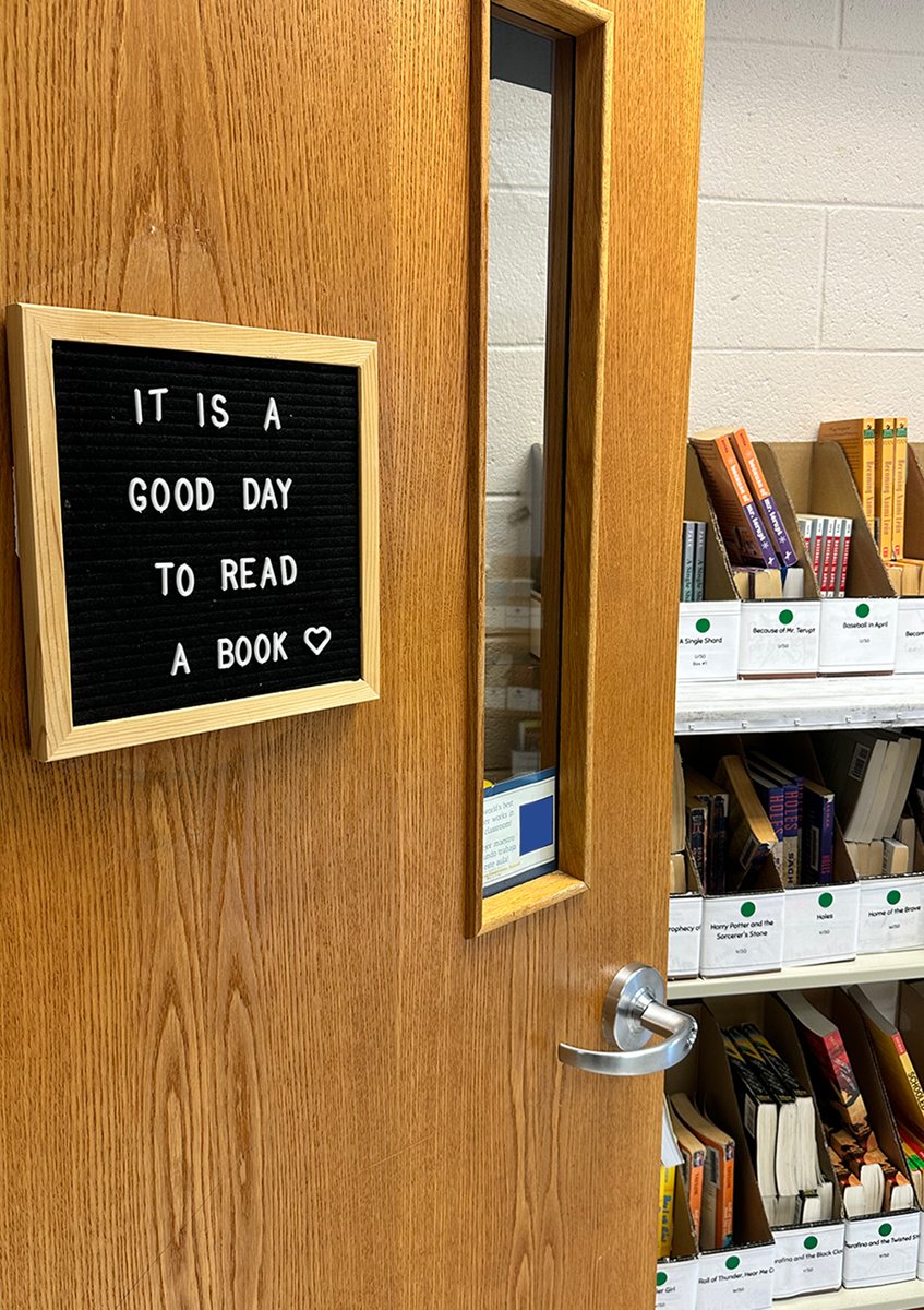 PSA: If it's a day of the week that ends with 'Y' then it's a good day to read a book. 😆

#NationalBookMonth #FridayFeeling