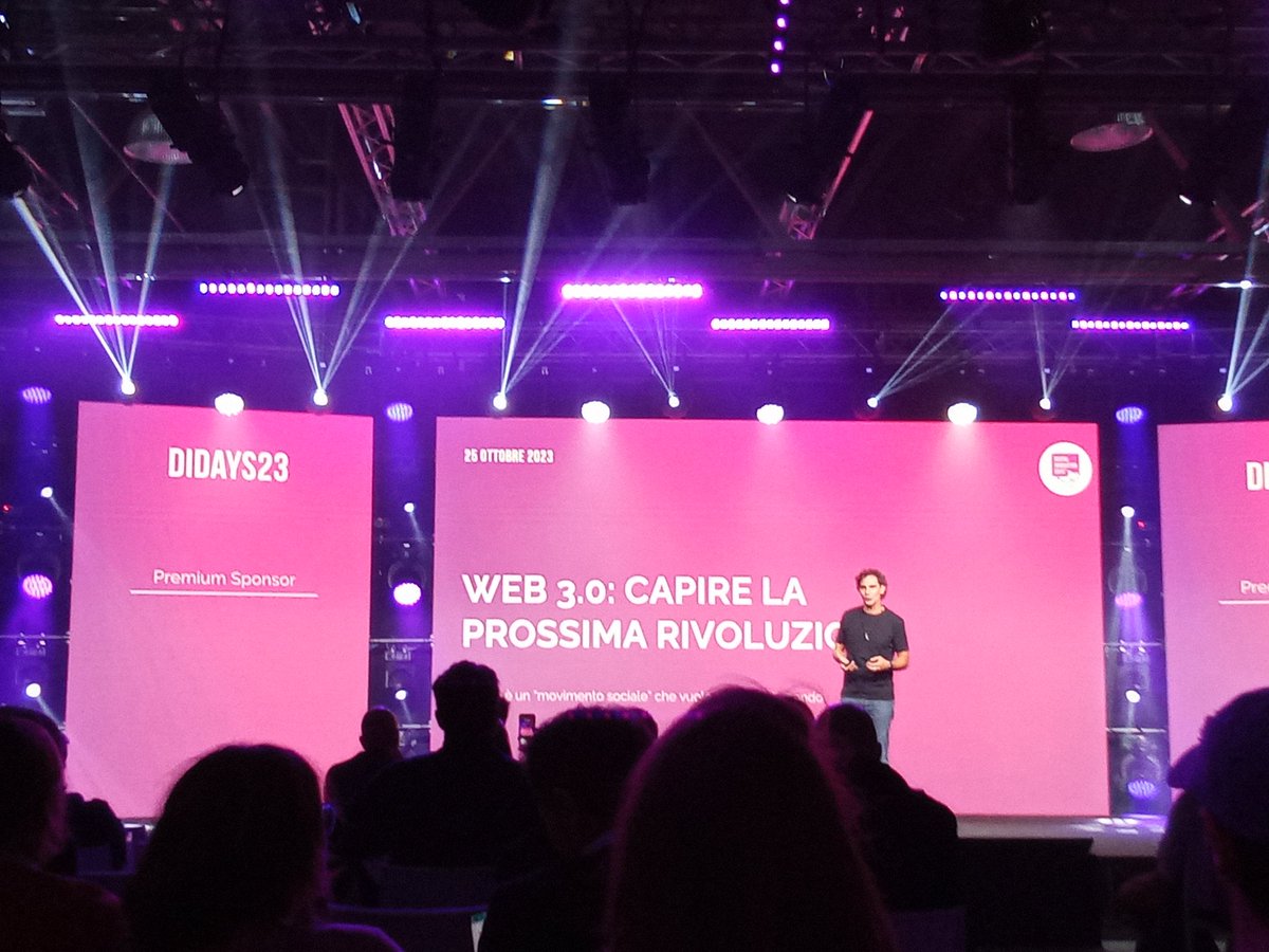 ebartoloni88's tweet photo. Web 3 e marketing non convenzionale con @mirkopallera di @ninjamarketing #didays23 https://t.co/uhj19CBXBv