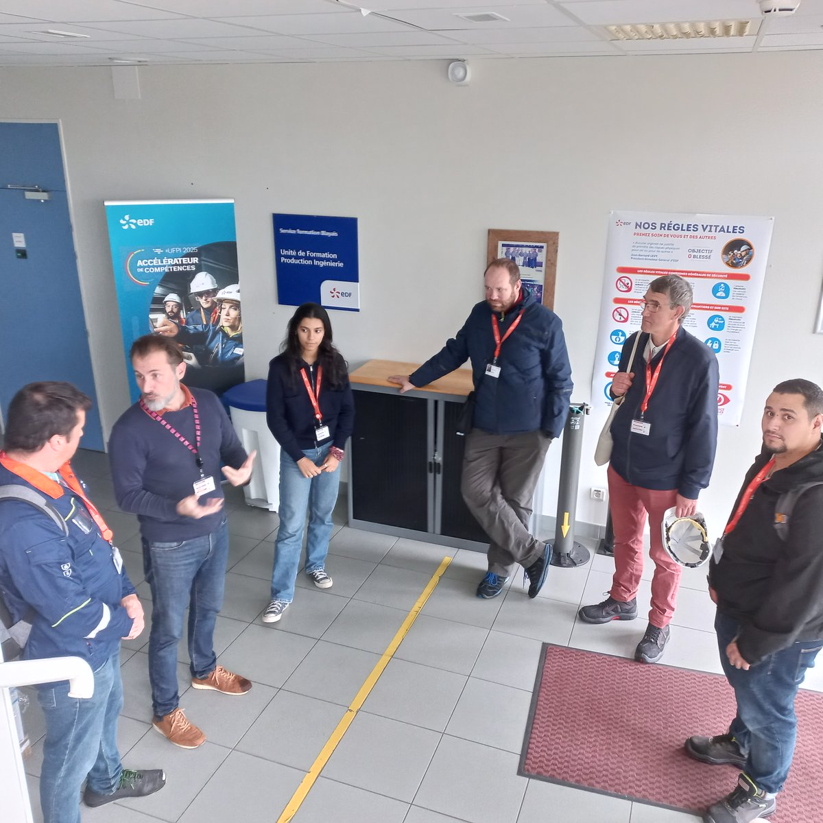 AcBordeaux's tweet photo. 💡La centrale @EDFBlayais a ouvert ses portes aux enseignants de #lycées professionnels de l’@acbordeaux pour une immersion en entreprise👨‍🔧
✅Découverte des métiers de l'#énergie
✅Visite de la centrale
✅Échanges sur les formations et compétences ciblées #recrutement #alternance https://t.co/buzOtUl4IX