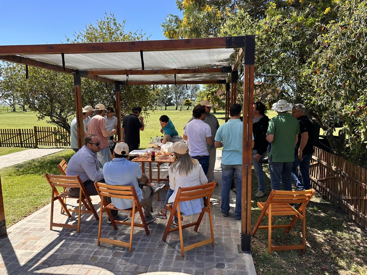 Damiantwr's tweet photo. Muy buena jornada pasamos ayer con  @AgroBayerAR presentando a productores y asesores los ensayos de #MatenoPlus…
Gracias Totales…
@Rolobidegain 
@solarroquy 
@juampiriedel https://t.co/C0RyyNE8mM
