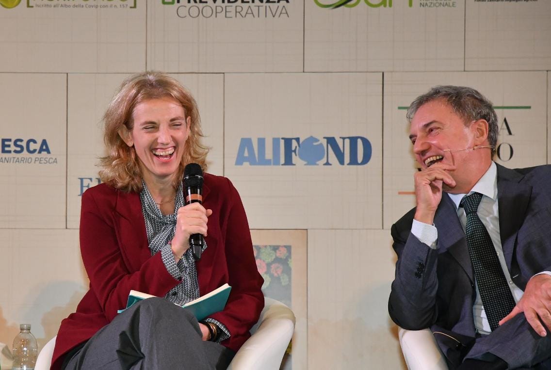fai_cisl's tweet photo. #27ottobre #Roma 𝙎𝙞𝙣𝙚𝙧𝙜𝙞𝙚 𝙢𝙞𝙡𝙞𝙩𝙖𝙣𝙩𝙞 𝙥𝙚𝙧 𝙜𝙪𝙞𝙙𝙖𝙧𝙚 𝙞𝙡 𝙘𝙖𝙢𝙗𝙞𝙖𝙢𝙚𝙣𝙩𝙤 💪🏻 Interviene Valeria Bonilauri di @centroELIS: "I #giovani faticano a immaginare il loro #futuro. Necessario lavorare su #competenze, professionalità ma anche skill e fiducia". https://t.co/RWhnm6G1nu