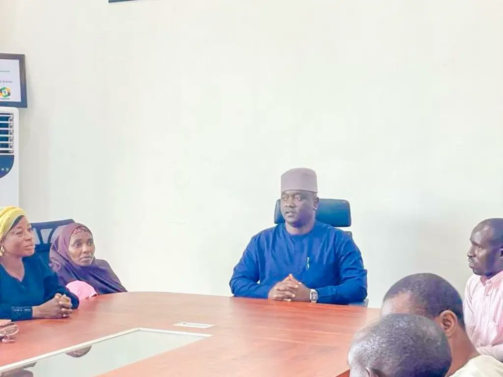 KCTA_KD's tweet photo. Under the resolute leadership of our Administrator and Commissioner, we stand united in our commitment to transform Kaduna City into a cleaner, more vibrant community.
#ItsYourCity #KCTA https://t.co/sGgpJZXUgq