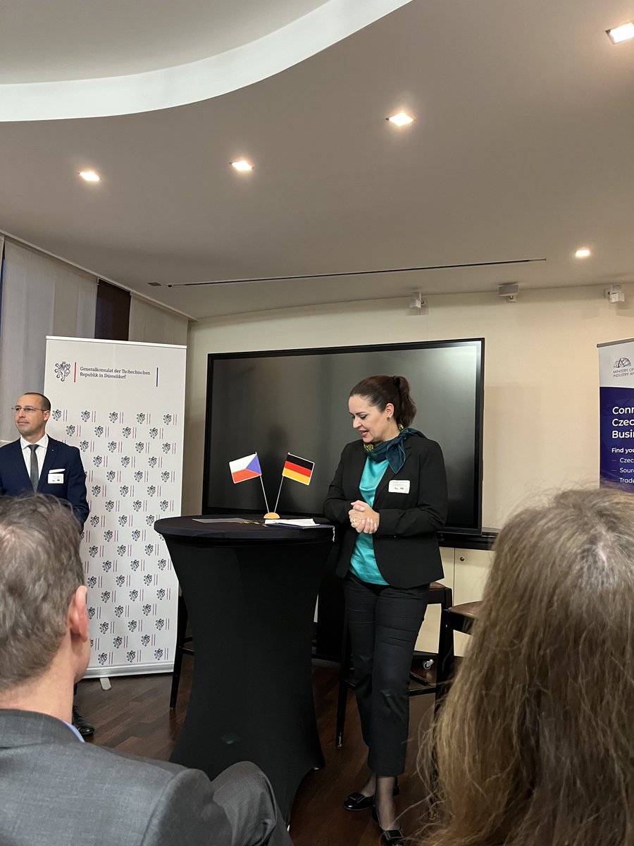 CZinDuesseldorf's tweet image. 🇨🇿@DuesseldorfGk uspořádal 26.10. spolu s @NRWGlobal_com, @IHKzuDortmund a @CzechTrade  za podpory @MPO_tweetuje v rámci @ed_mzvcr &quot;Odborný kulatý stůl při veletrhu #AplusA2023 &quot;safety at work&quot; v #duesseldorf&quot;. Naše téma: 🇨🇿a 🇩🇪 firmy mohou pomáhat při obnově 🇺🇦 společně!💪