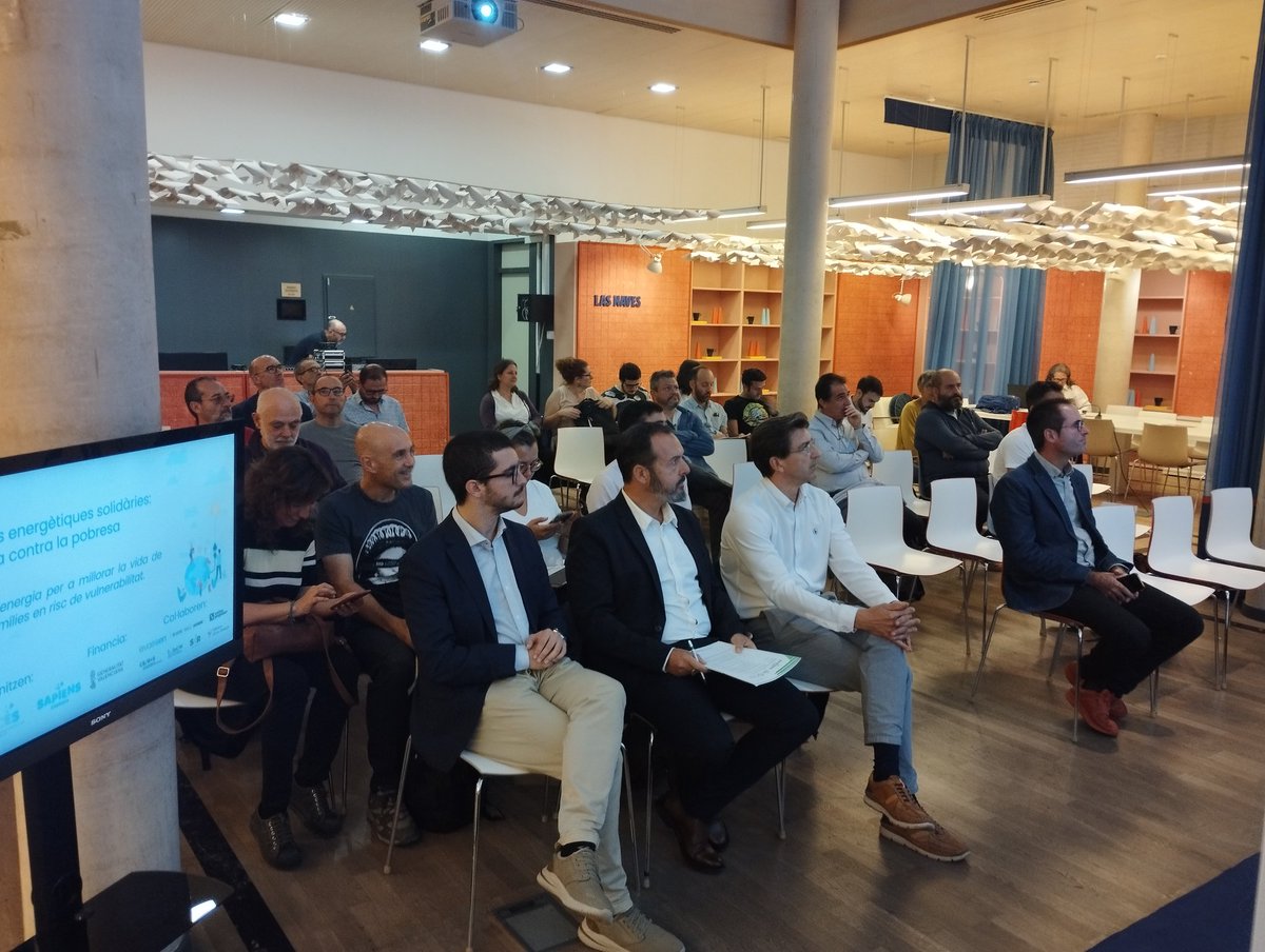 vlcsostenible's tweet photo. 📢Las Comunidades Energéticas (CE) son iniciativas colaborativas. Promueven el autoconsumo colectivo y solidario. 💡Un modelo más democrático, justo, económico y sostenible. ¿Te interesa? Hoy hablamos de ello en València. https://t.co/8xlU1FIUoz Gracias @sapiensenergia https://t.co/i20SBPeJOk