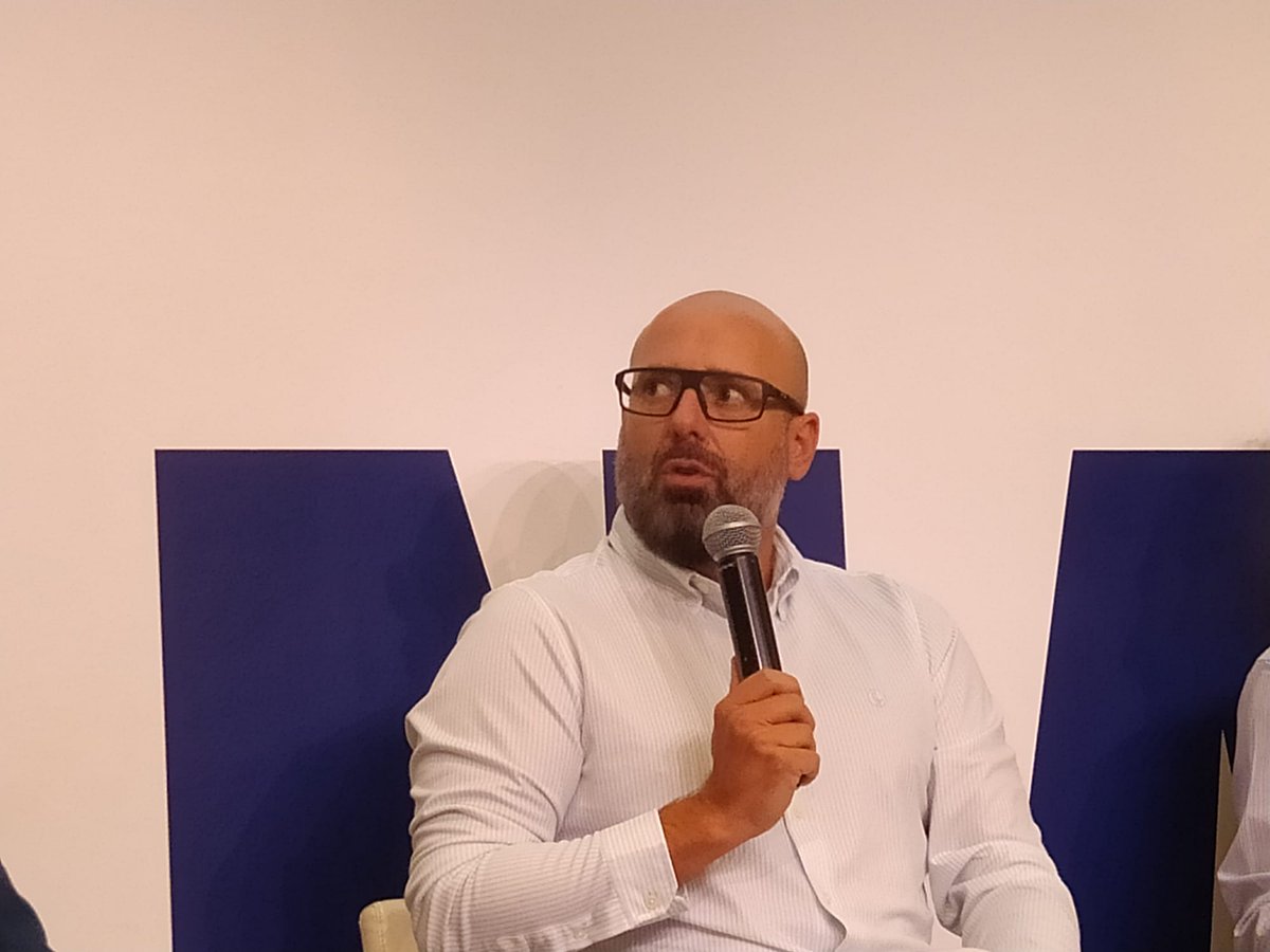 vlcsostenible's tweet photo. 📢Las Comunidades Energéticas (CE) son iniciativas colaborativas. Promueven el autoconsumo colectivo y solidario. 💡Un modelo más democrático, justo, económico y sostenible. ¿Te interesa? Hoy hablamos de ello en València. https://t.co/8xlU1FIUoz Gracias @sapiensenergia https://t.co/i20SBPeJOk