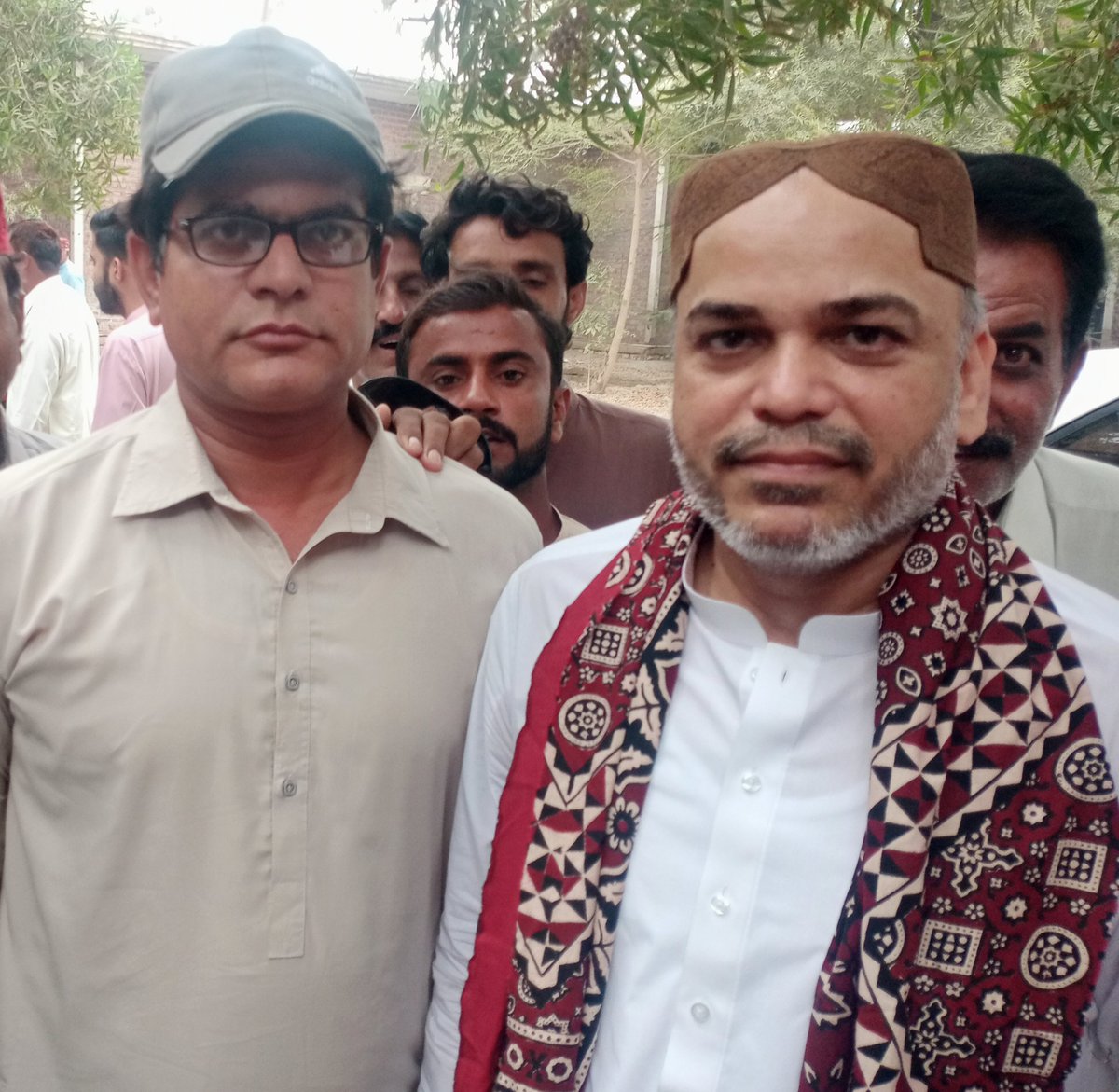 AltafKandhro1's tweet photo. بلاول ھائوس ڊجيٽل ميڊيا سيل انچارج نديم احمد ڀٽو صاحب گڏ قمبر ۾ https://t.co/b706pfHayZ