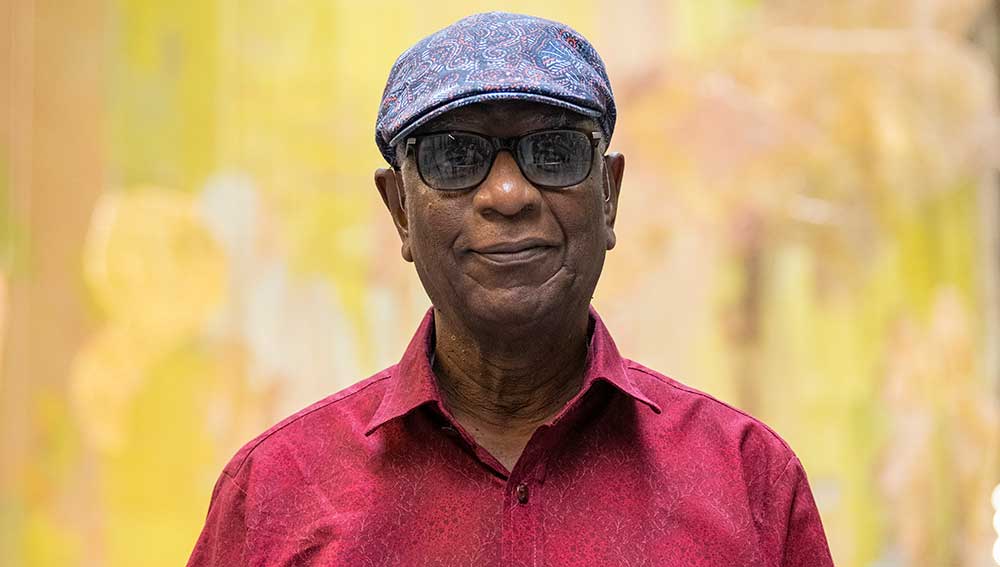 studiolatest's tweet photo. #ElAnatsui: ‘My inspiration comes from things people have used – there are so many endless delights.’
Interview with @elanatsui_art by @VeronicaSimps18 as his #TurbineHall installation #BehindTheRedMoon is unveiled @Tate #TateModern
https://t.co/kkzqP5FVMm https://t.co/L6wvkGOT6W