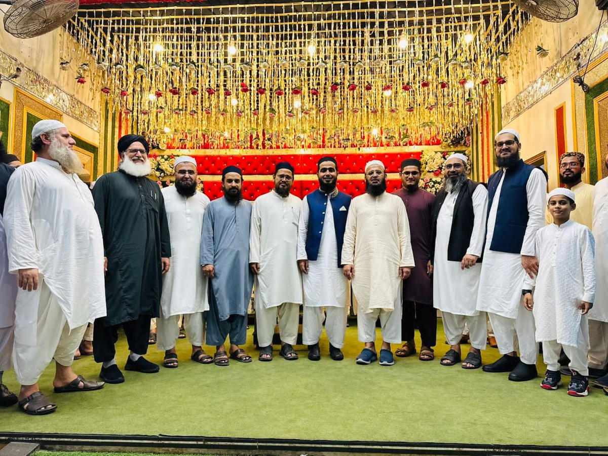 muftitalhaatiq's tweet photo. ہردل عزیز مولانا جمال احمد جامی کو رشتہ ازدواج سے منسلک ہونے پر بہت بہت مبارک ❤
#Talhaatiq https://t.co/2cnS37XZ9v