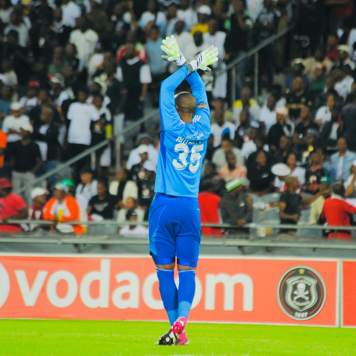 Orlando Pirates Fans Like This Post &amp; Follow Everyone That Likes It &amp; Follwo Back Whoever That Follows You. 🏴‍☠️☠️ Matchday ☠️