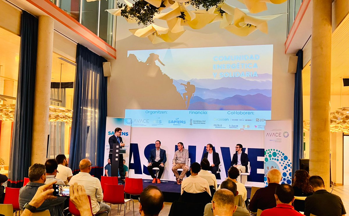 ProjectesEU_MHN's tweet image. &quot;Energia per a millorar la vida de les persones i famílies vulnerables&quot;.
Magnífica jornada a @LasNaves sobre Comunitats Energètiques Solidàries amb @sapiensenergia @avaceorg @AVAESEN @GVAivace