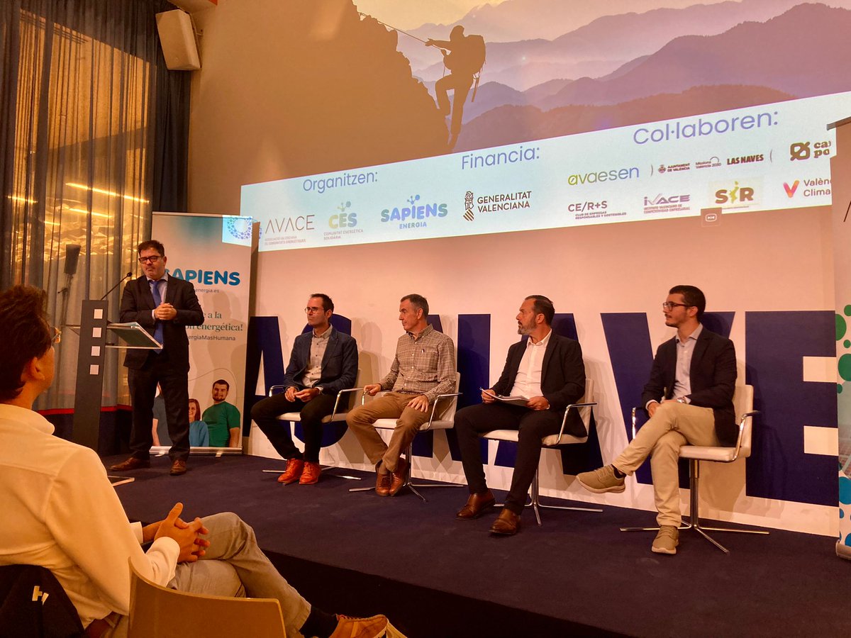 ProjectesEU_MHN's tweet image. &quot;Energia per a millorar la vida de les persones i famílies vulnerables&quot;.
Magnífica jornada a @LasNaves sobre Comunitats Energètiques Solidàries amb @sapiensenergia @avaceorg @AVAESEN @GVAivace