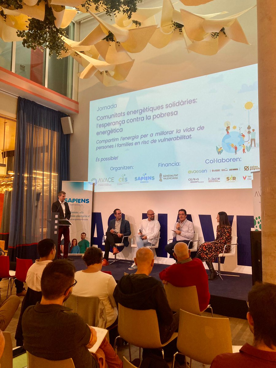 ProjectesEU_MHN's tweet image. &quot;Energia per a millorar la vida de les persones i famílies vulnerables&quot;.
Magnífica jornada a @LasNaves sobre Comunitats Energètiques Solidàries amb @sapiensenergia @avaceorg @AVAESEN @GVAivace