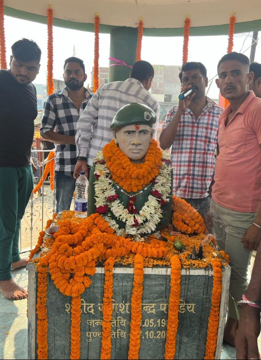 LalanMi54585569's tweet photo. शहीद गणेश चंद्र पांडे की पुण्यतिथि पर सारठ में शहीद गणेश चंद्र पांडे चौक पर.....
@DCDeoghar @nishikant_dubey https://t.co/jsI2XPIH8W