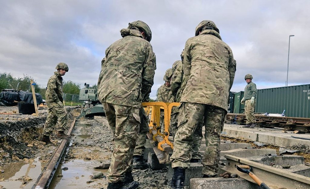 507stre's tweet photo. Last weekend the team started track construction work at the A1 Steam Trust at Darlington works. A great training opportunity working under the pressure imposed by Storm Babet doing a live construction task.
@Proud_Sappers @8EngrBde @60163_Tornado #LiveMoveFight #railwaysoldiers https://t.co/PlHPkv4fQ4