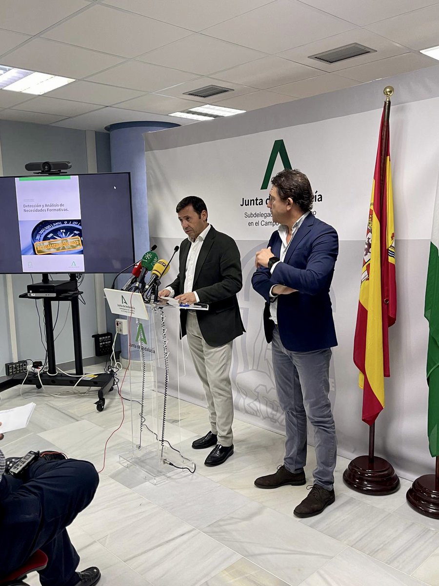 dsanchezroman's tweet photo. ACTUALIZAMOS EL ESTUDIO DE NECEDIDADES FORMATIVAS
Ofertar formación para empleo d forma rigurosa, implicar trabajar durante meses con grupos de expertos: #AESBA, #Asopiel #AutocaresRico, @Movex #AsociacionArtesanosPiel Gracias
#politicasactivasempleo
@EmpleoJunta @CadizJunta https://t.co/m8pHmw6hgA