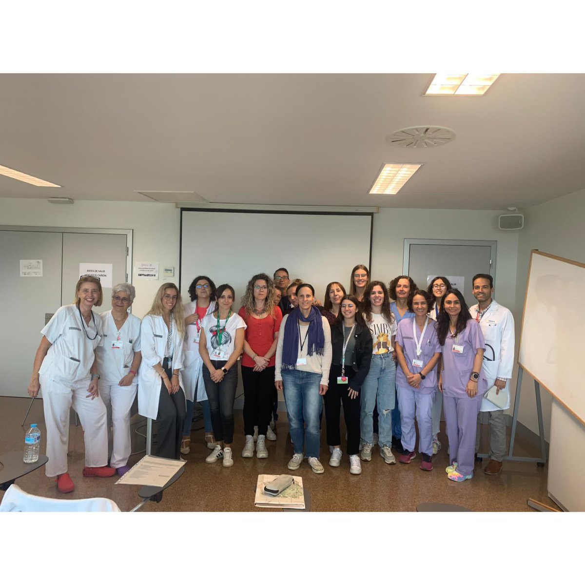 Ayer finalizó la XVI edición del Curso de Calidad y Seguridad del Medicamento 🙌 

Hemos aprendido sobre los circuitos de la medicación en el hospital 🔁y las herramientas para gestionar su uso seguro.

Muchas gracias a la organización que lo ha hecho posible 👏✨

#SomosLaFe