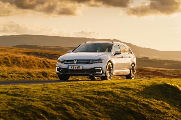 Psst! Have you heard? Our Passat has won the What Car? award for Used Estate Car of the Year. Boasting a spacious boot, luxurious interior, flawless performance, and unparalleled value, this Passat truly stands out from the crowd.🏆 Learn more: bit.ly/Passataward #VWPassat
