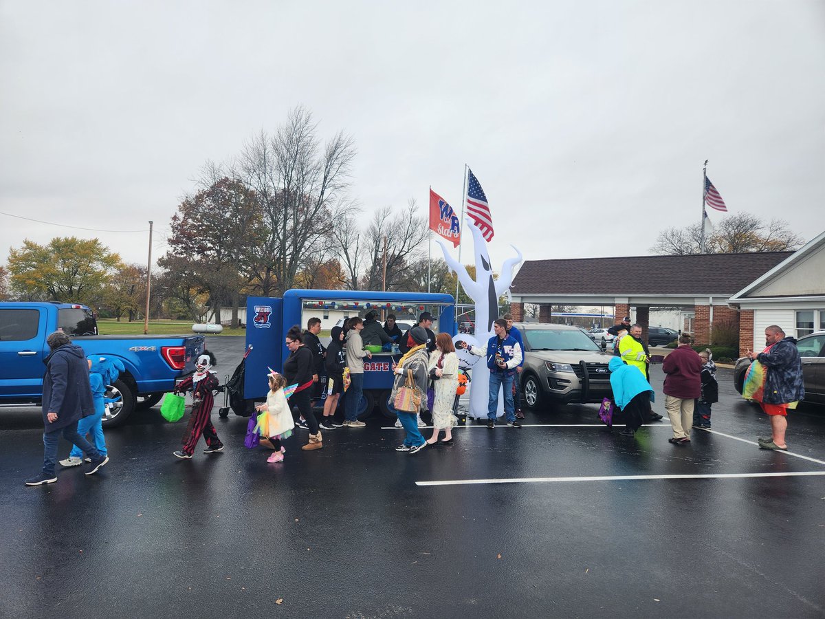 Any <a href="/WeBoFootball/">WeBo Football</a> Players that want to help handout candy the tailgate trailer will be set up at Dover Christian Church Sunday from 4-5:15 for Trunk or Treat