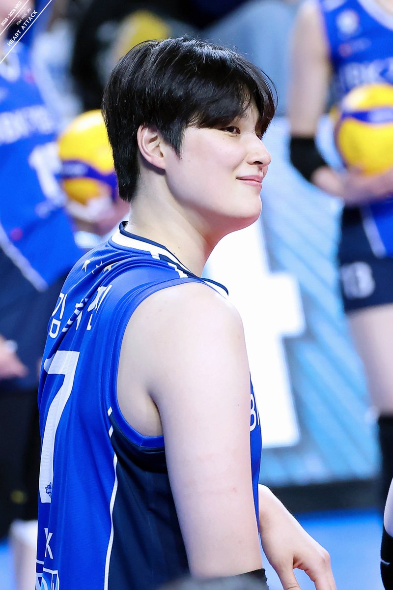 사랑둥이 표정💙
팔에 지난 경기때 스티커 자국인가ㅠㅠ