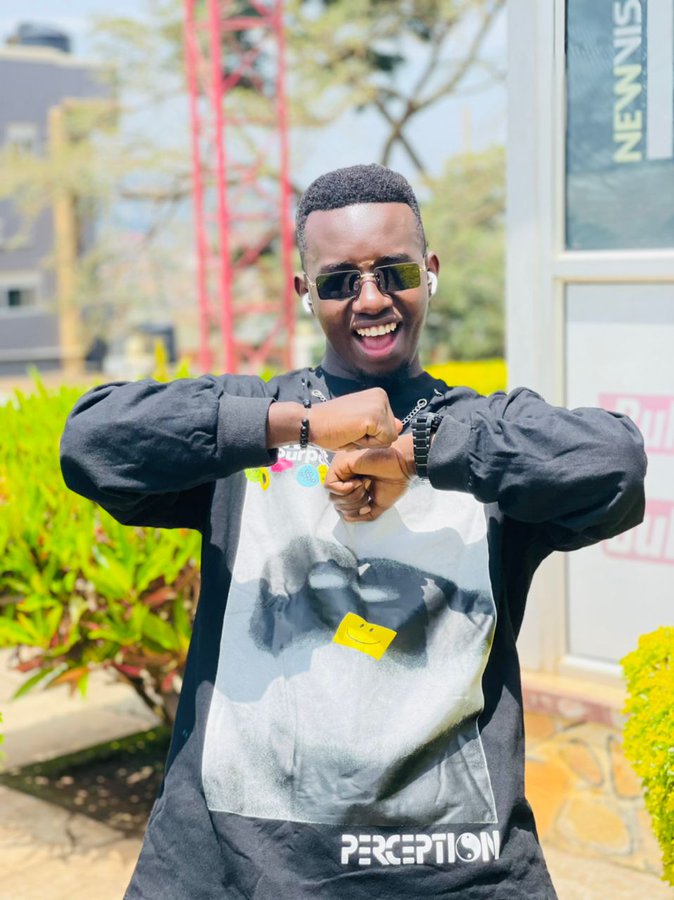 nyiramugisha_y's tweet photo. @tvwestUG @Lithan_Mc1 @radiowestug Ninye #jenina ninkunda program yawe @Lithan_Mc1  Kandi kikatsi nituba turiho bambe 
Nyehere kanyana nyekundaire omuhima kuriga owa kagame omucwezi kagyende ahabantu ba kikatsi bona ninye mukabaritsa https://t.co/UhmKsbopSA