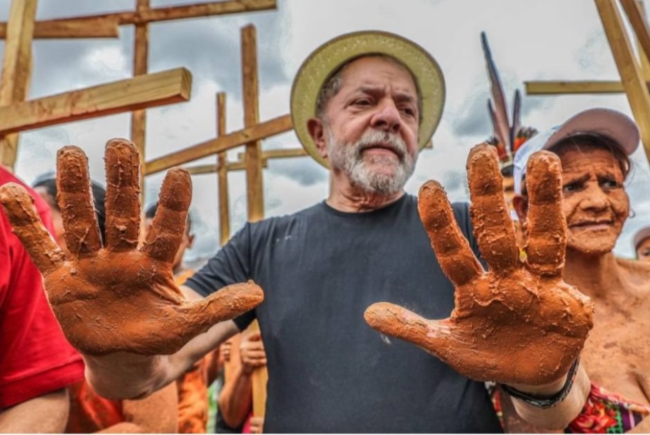 Meu bom dia vai p a maior força política já vista nesse país!! 🎉🎉🎉 PARABÉNS PRESIDENTE LULA!! Desejo tudo de maravilhoso nessa nova etapa, a quem sempre lutou pelo seu povo e pelo seu país! E hoje, luta por um planeta justo, equilibrado e fraterno!! Vida longa Lul❤️ 👏🏻👏🏻👏🏻