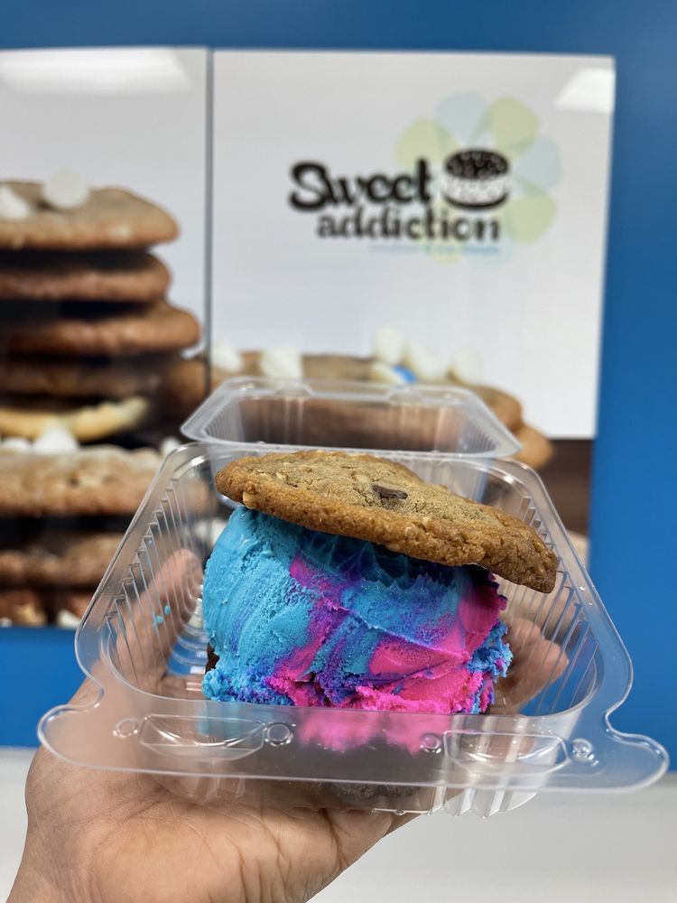 B0SSLADY356's tweet image. Cotton candy ice cream sandwich. 😌 #cottoncandy #icecream #sweetaddiction #dessert #FridayFeeling
