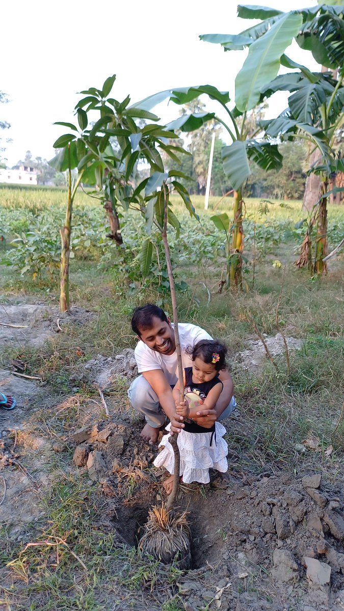 My angel daughter 💖 planted mango 🥭 tree 🌳 on her 1st birthday 🎂  #green #earth 
<a href="/VidyutJammwal/">Vidyut Jammwal</a>