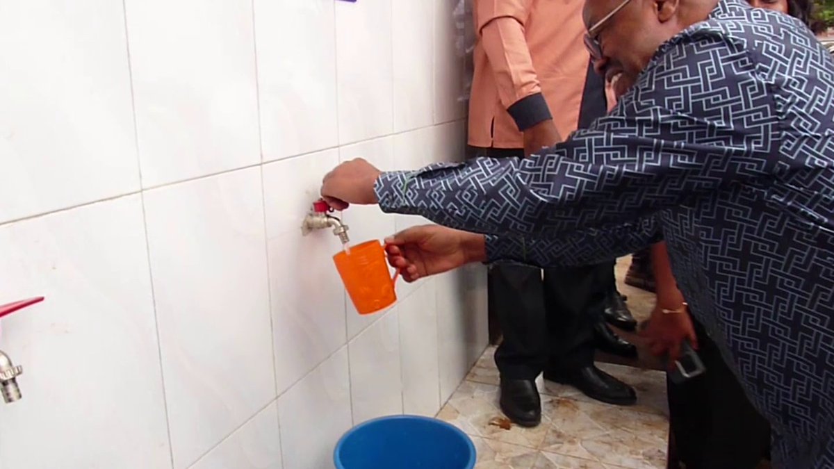 BBS TEREFAYINA (@bbstvug) on Twitter photo Minisita omubeezi owโebyensimbi <a href="/AmosLugoloobi/">Amos Lugoloobi</a> akalaatidde abazadde nโabasomesa okwongera amaanyi mu kusomesa abaana bโeggwanga kiyambeko okutangaaza ebiseera byabwe ebyโomumaaso
Bino minisita Lugoloobi abyogeredde ku ssomero lya Namagabi UMEA P/S erisangibwa mu Kayunga ttawuni Minisita omubeezi owโebyensimbi <a href="/AmosLugoloobi/">Amos Lugoloobi</a> akalaatidde abazadde nโabasomesa okwongera amaanyi mu kusomesa abaana bโeggwanga kiyambeko okutangaaza ebiseera byabwe ebyโomumaaso
Bino minisita Lugoloobi abyogeredde ku ssomero lya Namagabi UMEA P/S erisangibwa mu Kayunga ttawuni