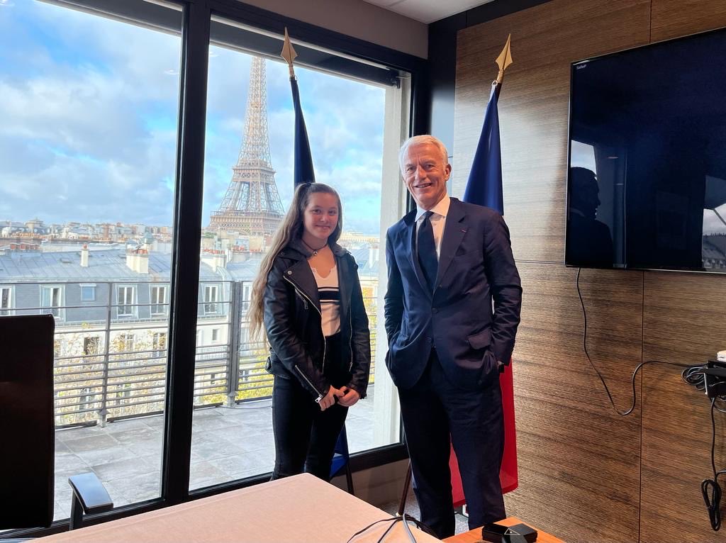 Très heureux d’accueillir Kayla Hellal,en #stage de 3eme au ⁦<a href="/medef/">Mouvement des Entreprises de France</a>⁩ !
Mobilisons-nous tous pour faire découvrir et apprécier nos #entreprises aux jeunes:ils sont notre avenir,nous sommes le leur pour relever ensemble tant de défis.