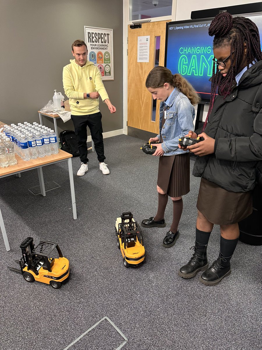 MrMcNulty3's tweet photo. Saint Blanes upper school have been bridging the gap at the @SmartSTEMs event at Glasgow City college! @StBlanesGCC @LmStBlanesGCC https://t.co/T43z9mCcA9