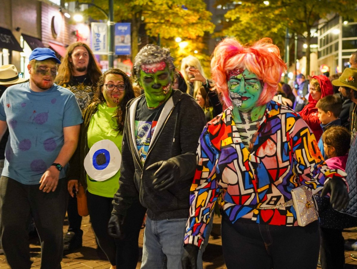 Coming up this Halloweekend in the Silver Spring A&E District: Zombie Walk at @QuarryHouseTvn, Holiday Crafts & Treats Fair at Veterans Plaza, Halloween Movie Marathon at @silverbranchus, Trick-or-Treating at @EllsworthPlace, and more! silverspringdowntown.com/events/calendar