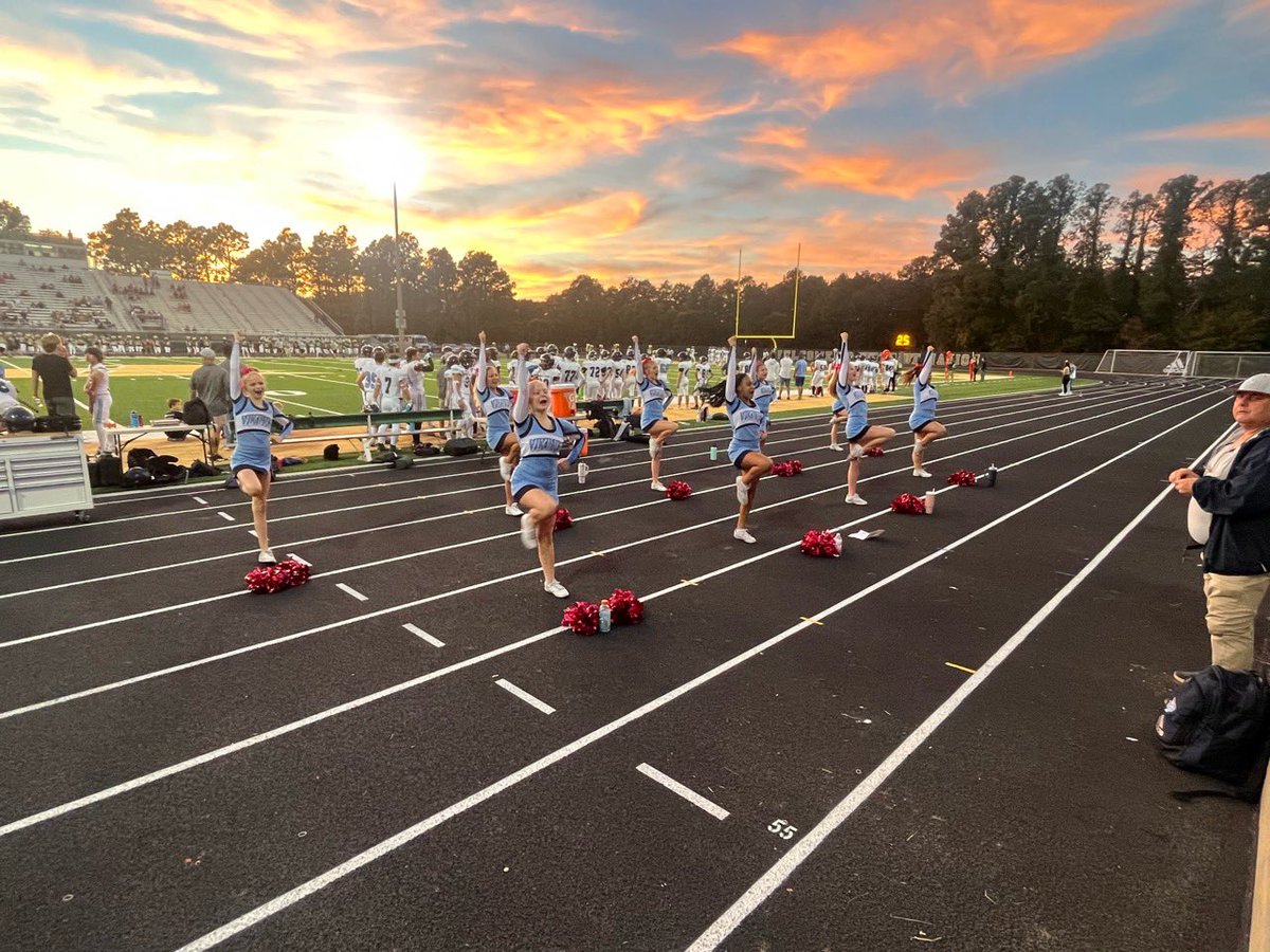 uphscheer's tweet image. What a way to end the football season for JV! ☀️ 

We have enjoyed watching you in the sidelines and can’t wait to see you in the gym! 💙