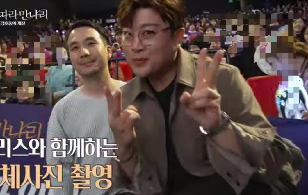 @hojoongofficial 김호중 배우님 
너무 보고 싶어 달리고 달려서 서울 용산으로🏃‍♀️🏃‍♀️🏃‍♀️💨💨
김호중 배우 만찢남 
멋짐폭발 😍
무대 인사 참관
넘 행복했어요😁 
🍿<바람 따라 만나리 : 김호중의 계절> 전국 CGV 절찬 상영중🍿 
#김호중 
#Kimhojoong 
#ARISTRA #TVAROTTI 
#바람따라만나리_김호중의계절
#CGV #절찬상영중