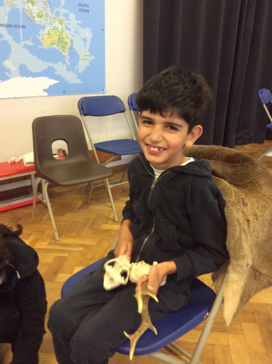 gfprimarycov's tweet photo. Year 3 had an amazing day yesterday because some special visitors from the Stone Age came into school to see us. They learnt all about life in the Stone Age, made a slate tool and a fat burner. #GFhistory #GFYear3 https://t.co/6LZLC5XFQ3