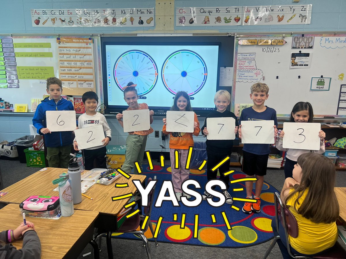 MrsMirabile's tweet photo. We had fun making and comparing 3 digit numbers for our math test review using the Spinner app on our fancy upgraded board! @Jen1Curry @kristymc24 @MOSandshore @CoachCornine https://t.co/Ie91eapyVb