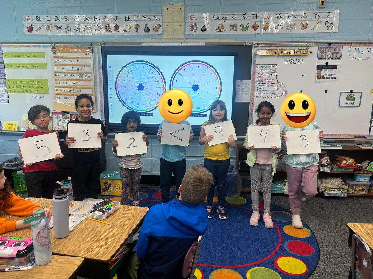 MrsMirabile's tweet photo. We had fun making and comparing 3 digit numbers for our math test review using the Spinner app on our fancy upgraded board! @Jen1Curry @kristymc24 @MOSandshore @CoachCornine https://t.co/Ie91eapyVb