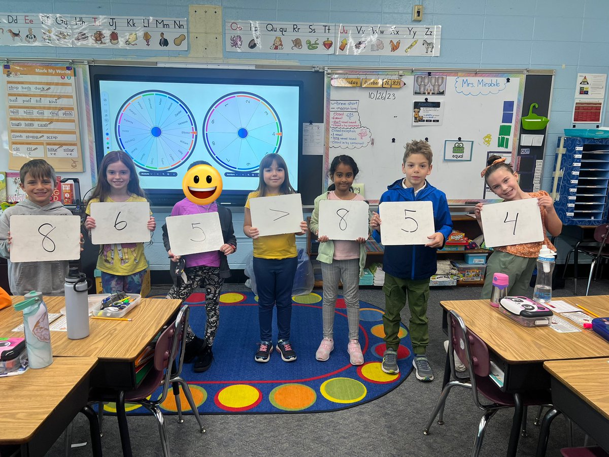 MrsMirabile's tweet photo. We had fun making and comparing 3 digit numbers for our math test review using the Spinner app on our fancy upgraded board! @Jen1Curry @kristymc24 @MOSandshore @CoachCornine https://t.co/Ie91eapyVb