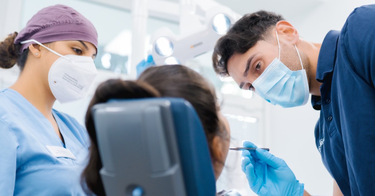 DrMoroni's tweet photo. Parodontitis? Nie gehört? Dann mach jetzt den Paro-Check: https://t.co/joEX2gabiT  

#drmoroni #zahnarzt #parodontitis #parodontologie #zahngesundheit #zahnhygiene https://t.co/mzHfAaj6gi