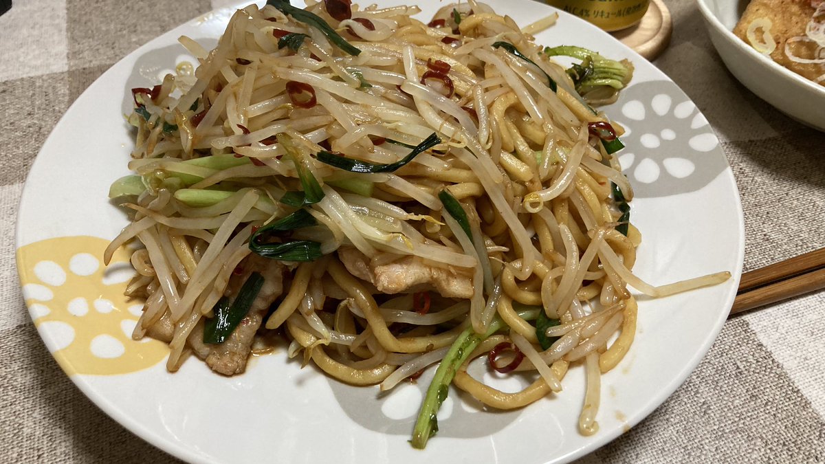pine_apa2022's tweet image. いいかい学生さん、
焼きそばをな、
焼きそばをいつでも食えるくらいになりなよ。

それが人間、
偉すぎもしない、
貧乏過ぎもしない、
丁度いいくらいってとこなんだ♪

#一週間お疲れ様
#帰れば金麦