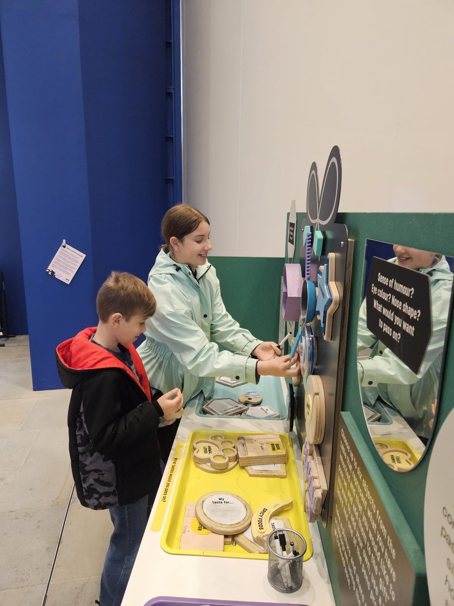 Gemma_Lass's tweet photo. Ridiculously good free activity in London- Cut +  Paste @TheCrick got my 8 year old and 11 year old debating the use of genome editing technologies https://t.co/lYEHbQUm38 https://t.co/xFd67A9SCp
